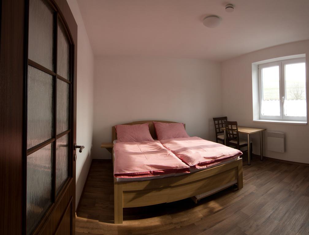 Penzion U Sklepu Hotel Hovorany Exterior photo