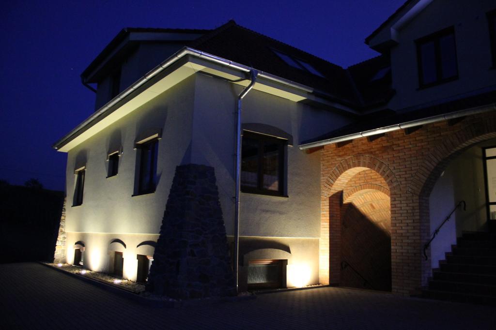 Penzion U Sklepu Hotel Hovorany Exterior photo