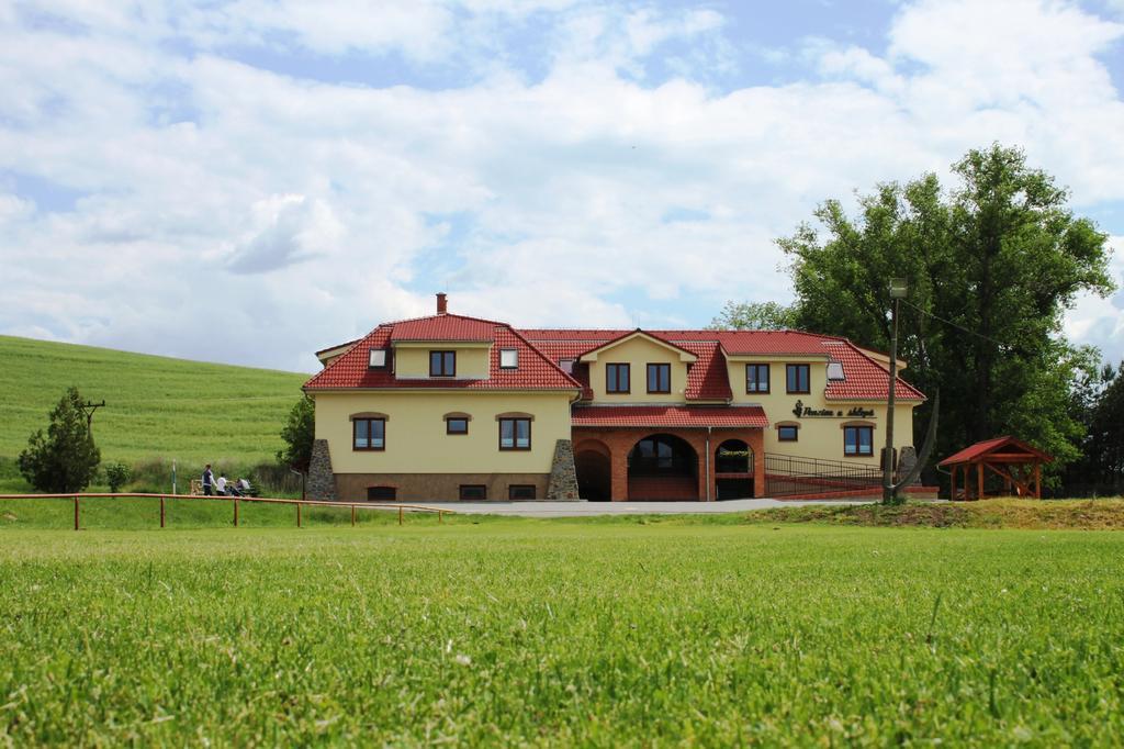 Penzion U Sklepu Hotel Hovorany Exterior photo